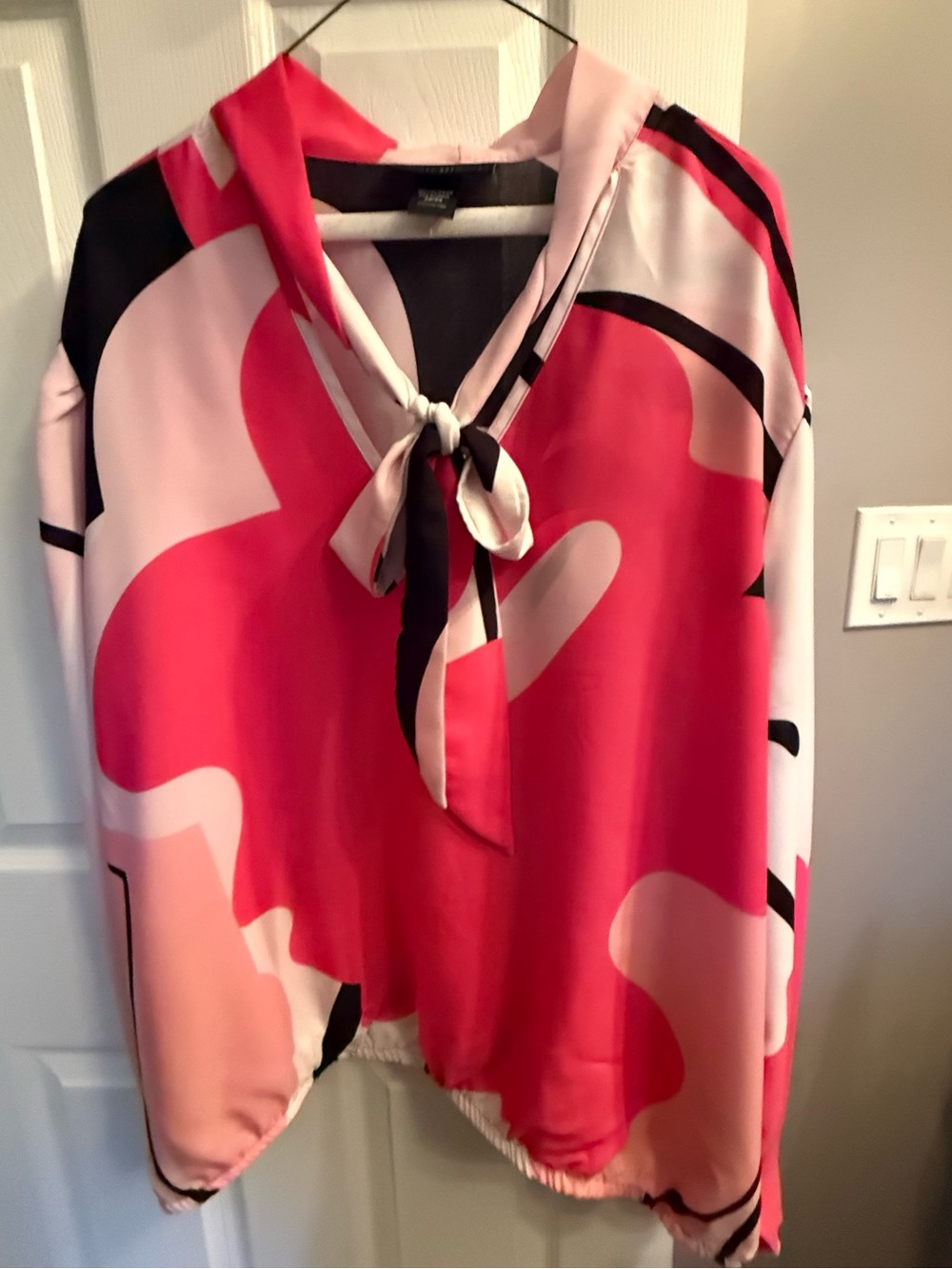 Women’s Pink & magenta Tie-Neck Blouse